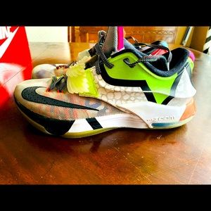 KD 7’s “What the KD” men’s size 10